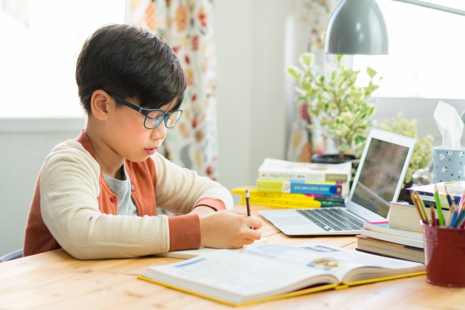 Cách bảo vệ mắt cho trẻ khi học trực tuyến